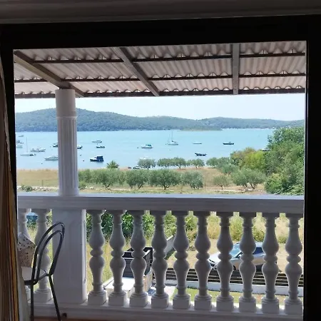 Nada Μεντουλίν