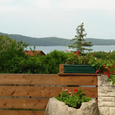Nada Μεντουλίν