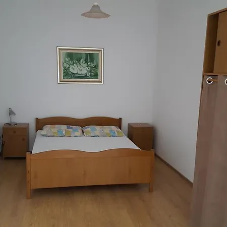 Nada Μεντουλίν